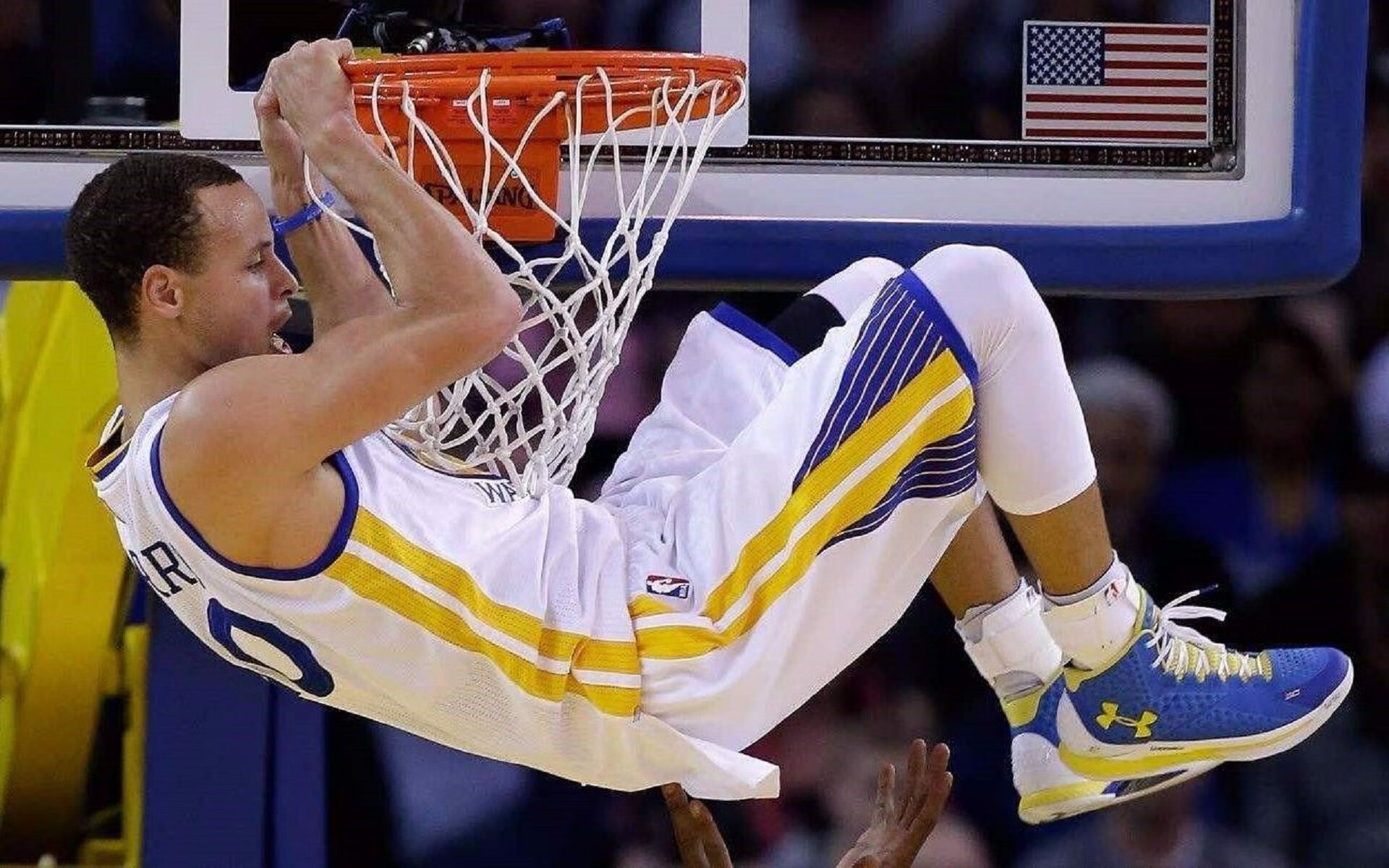 当篮球世界的平行宇宙相撞,NBA总决赛的喧嚣,与蒙得维的亚的奇迹之夜